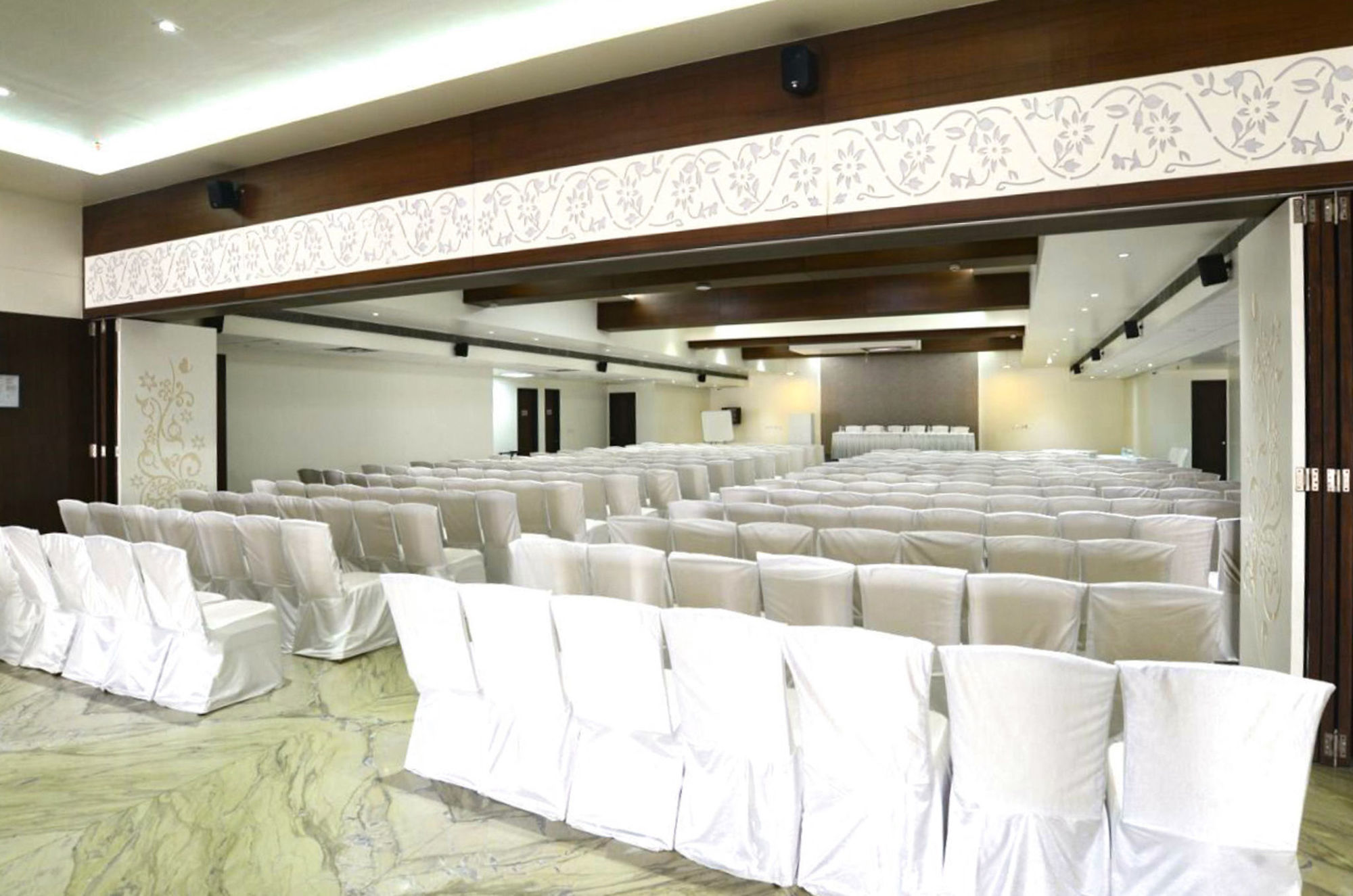 Comfort Inn Donil Vadodara Einrichtungen foto